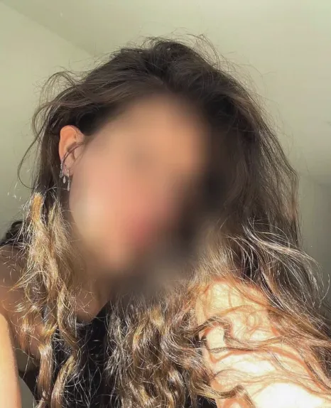 June, 19 años